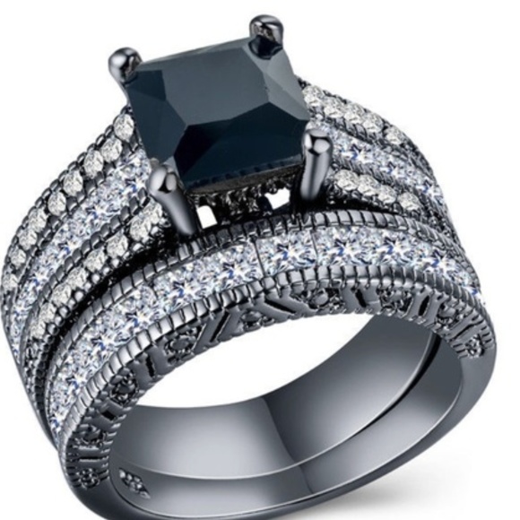 Aprilsplace Jewelry - Black and White CZ Wedding Ring 2 Piece set Size 6